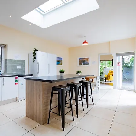Large Modern House, Sleeps 17 With Parking Ferienhaus Galway